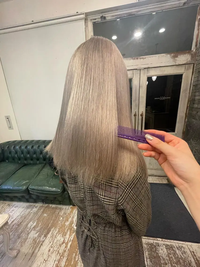 ロング ヘアカラー 山岸 朱里のヘアスタイル