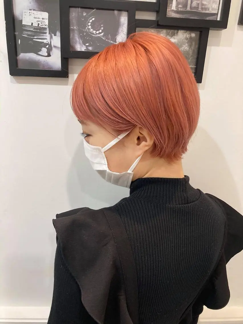 ショート カラー ヘアアレンジ ブリーチ オレンジ 福壽 優奈のヘアスタイル