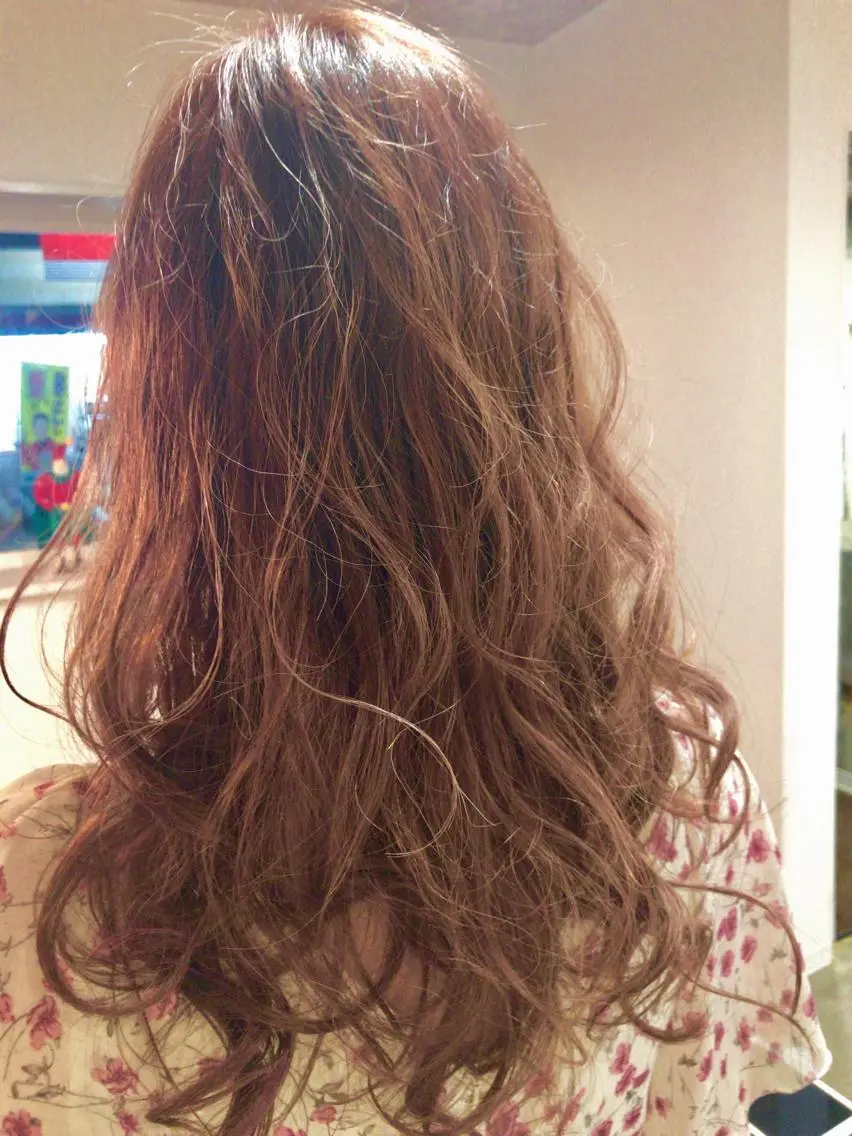 ミディアム カラー ベージュカラー ハイライトカラー ハイライト レイヤーカット匠 イソザキノリユキのヘアスタイル