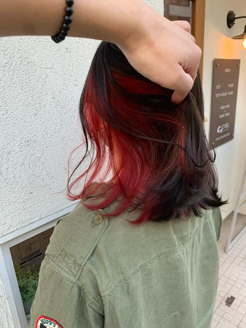 ミディアム カラー インナーカラー レッドカラー ＳＨＵ ＮＴＡのヘアスタイル