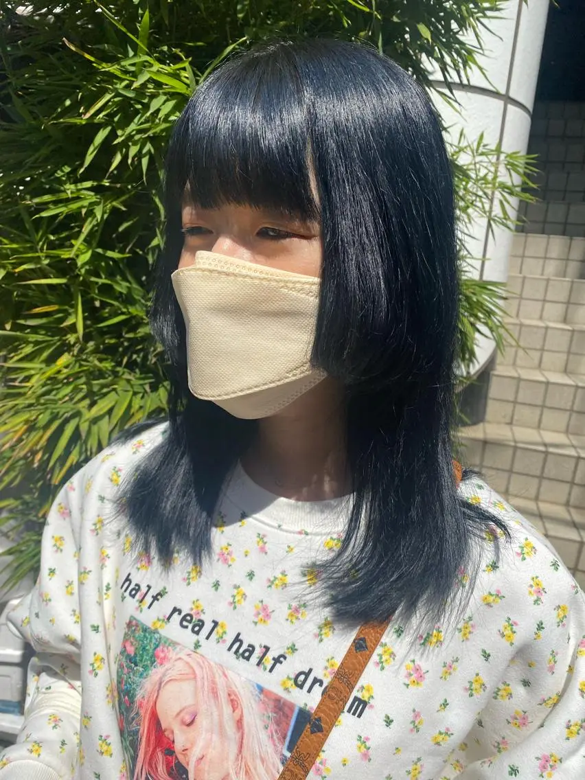 ミディアム カラー ネイビーカラー ウルフカット Hayashi Shioriのヘアスタイル