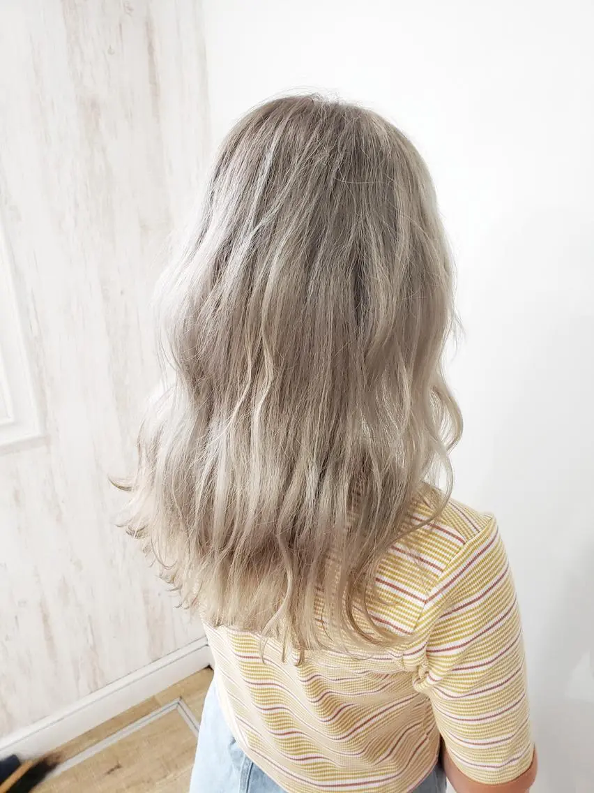 カラー ブロンド カット ヘアカラー デザインカラー 小西勇次のヘアスタイル