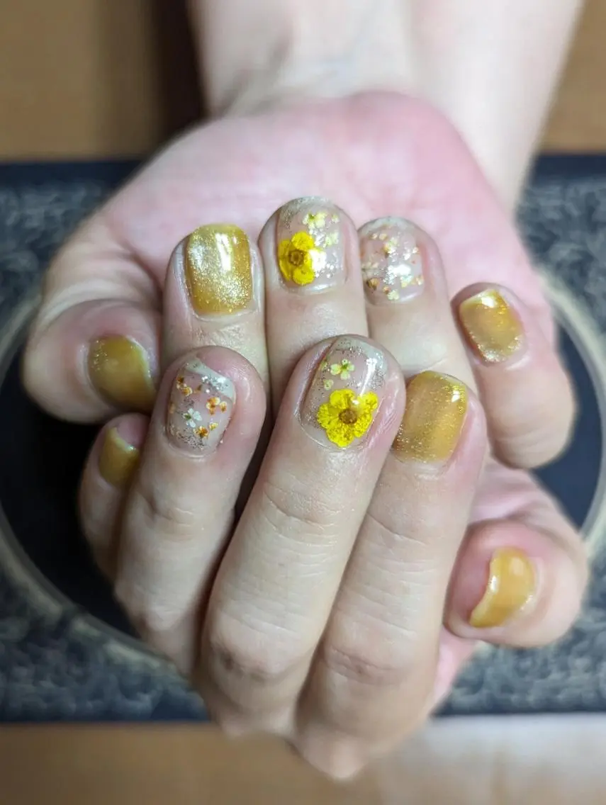 ネイル マグネットネイル 黄色 ✨ameru✨ nailsalonのネイルデザイン