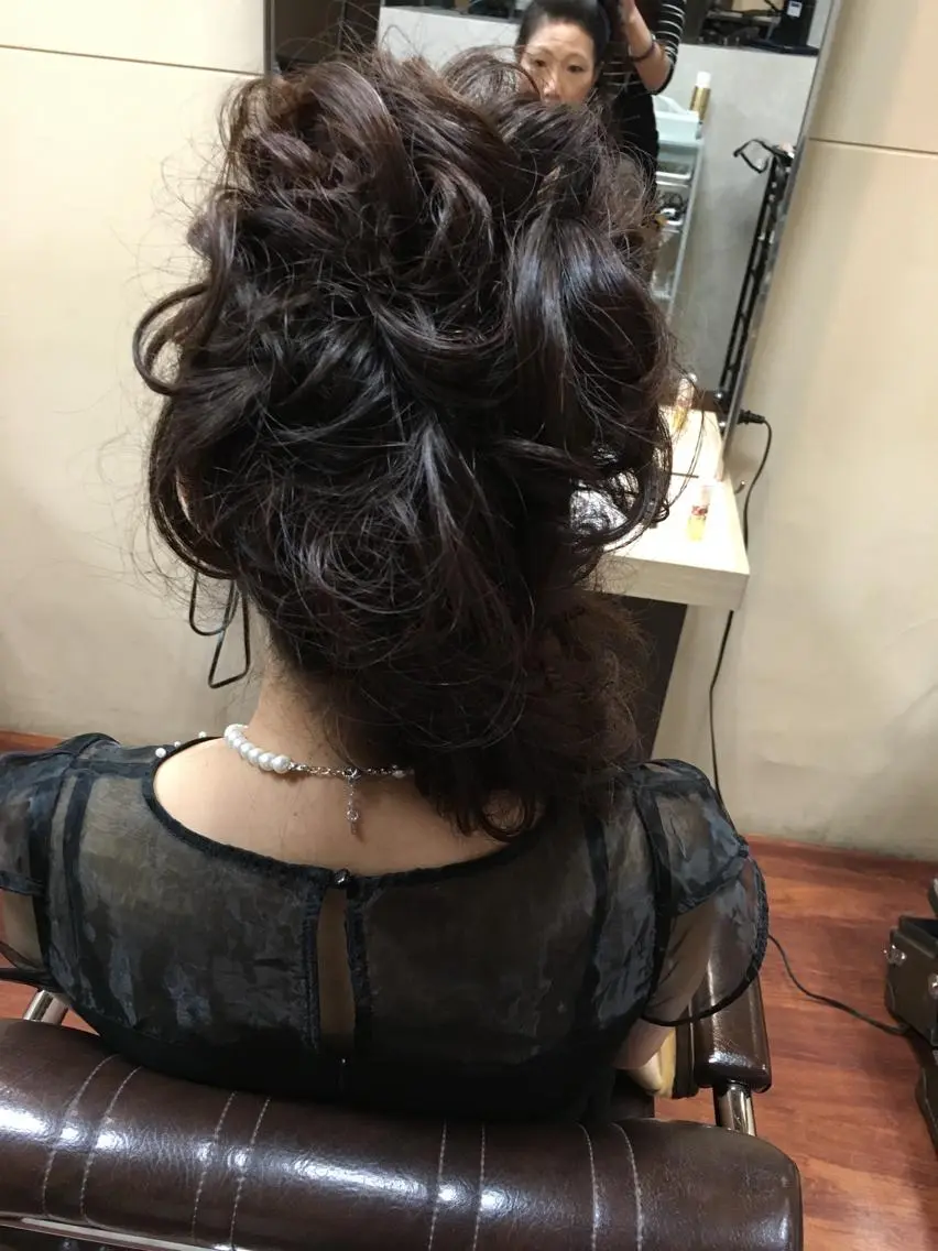 ヘアアレンジ ハーフアップ 結婚式・ブライダル 推し活専用 【派手髪】飯野ゆかりのヘアスタイル