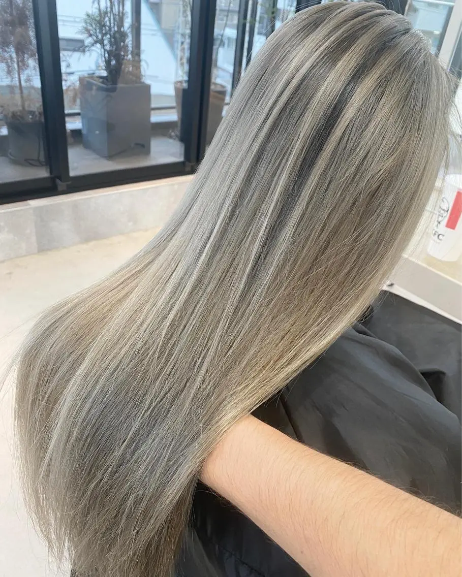 ロング カラー ヘアアレンジ ネイル マツエク・マツパ アイブロウ バレイヤージュ レイヤーカット トリートメント 井上 一平のヘアスタイル