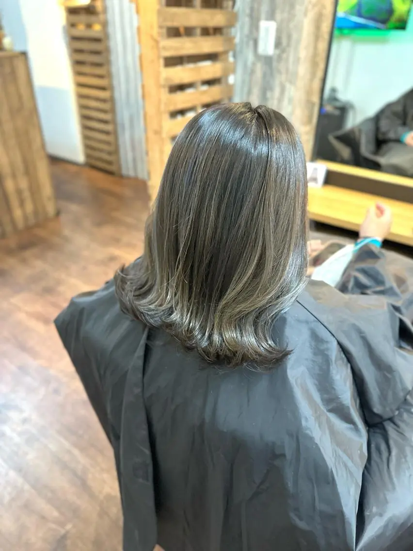 ミディアム カラー グレージュ カット ヘアカラー トリートメント Luzir⭐︎ GEN⭐︎のヘアスタイル