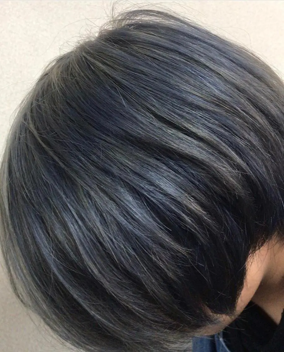 ショート カラー メンズ メンズブリーチ ブリーチ ブルーカラー シルバー 原一真/ 外国人ショートヘアのヘアスタイル