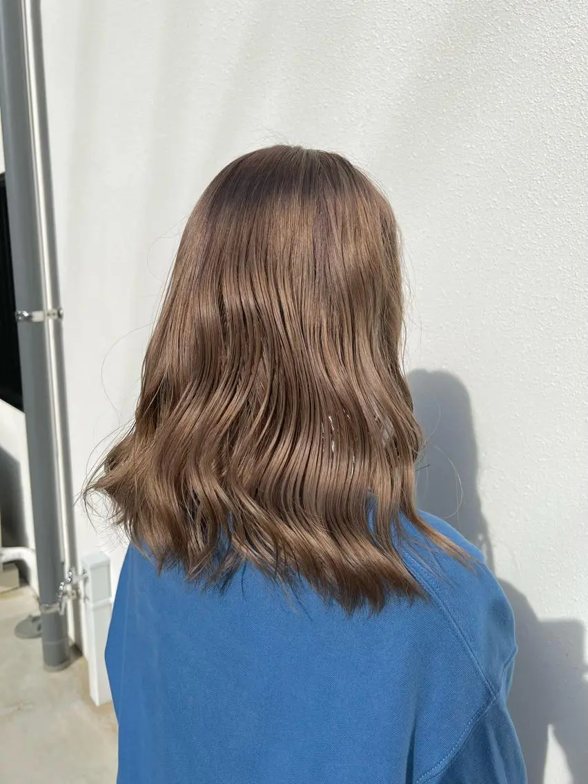 ミディアム カラー ベージュカラー ブリーチ ミルクティーベージュ 「sumi」 AMIのヘアスタイル