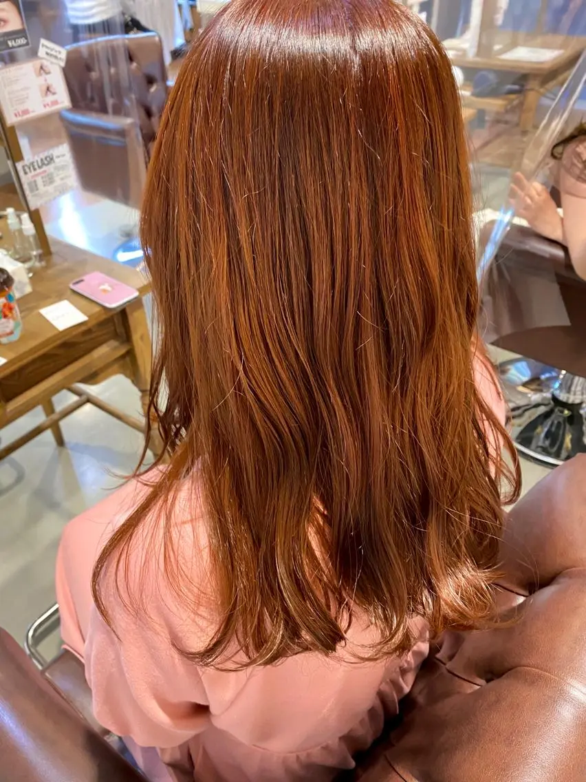セミロング カラー オレンジ 美髪・髪質改善 有田怜平のヘアスタイル