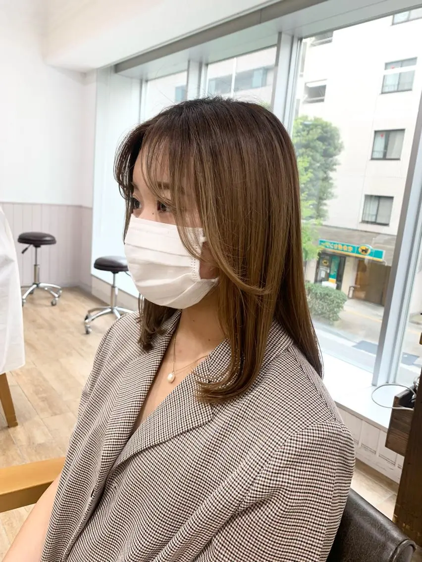 ミディアム カラー パーマ ヘアアレンジ メンズ キッズ ネイル マツエク・マツパ レイヤーカット／ 巻ける縮毛矯正のヘアスタイル