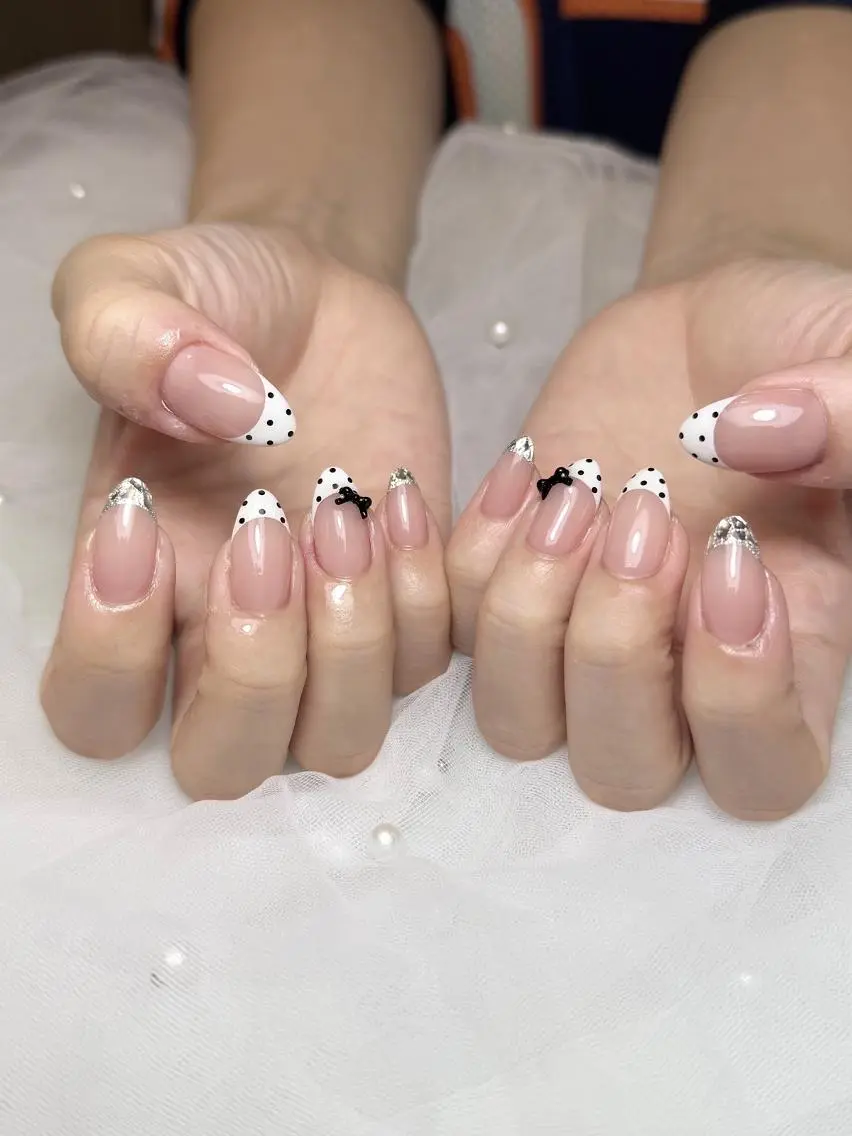 ネイル フレンチネイル mofie🤍ユウナ /練習モデル募集中のネイルデザイン