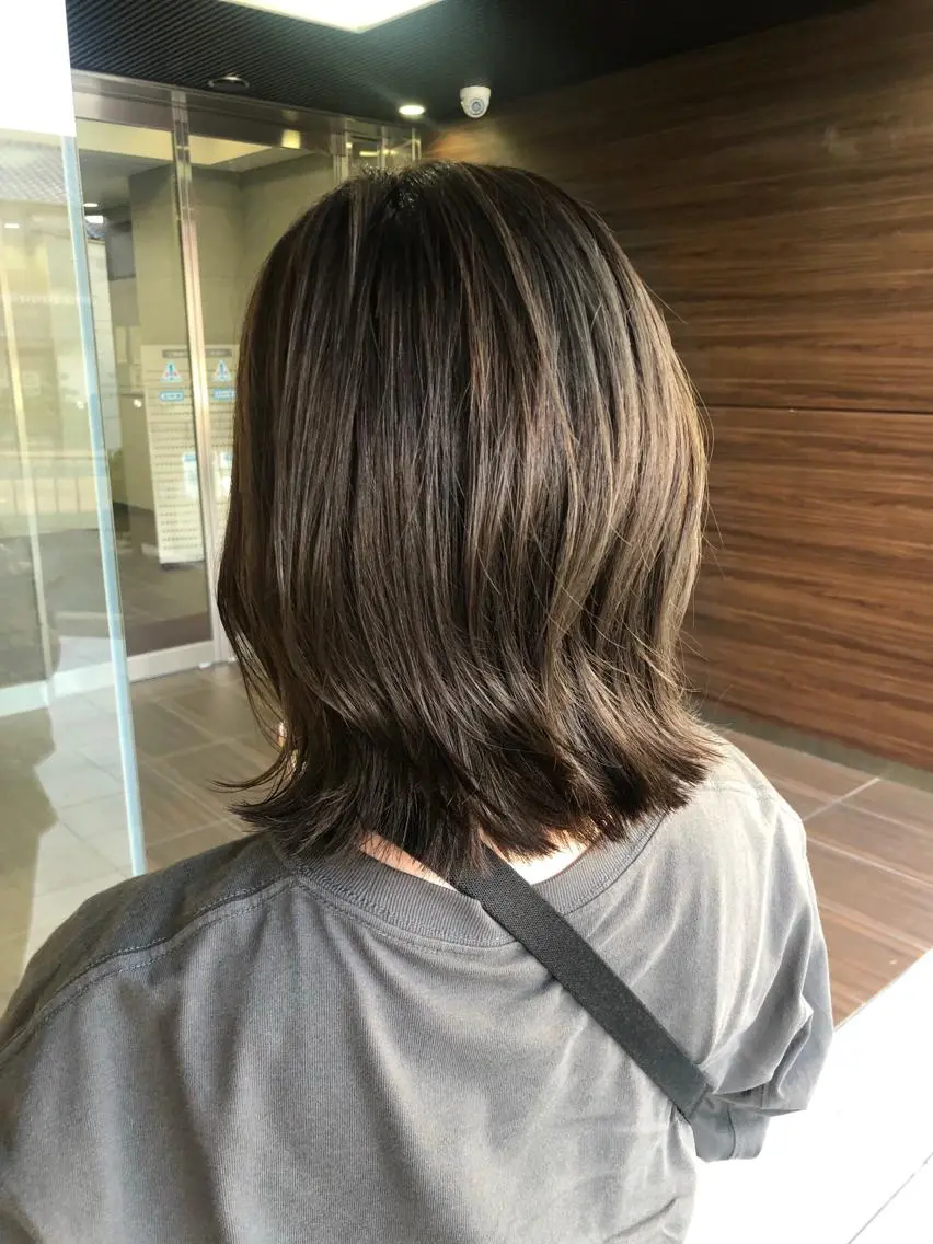 ミディアム カラー アッシュ 外ハネヘア カット ヘアカラー トリートメント ✨レイヤーお任せ✨ 林有里子のヘアスタイル