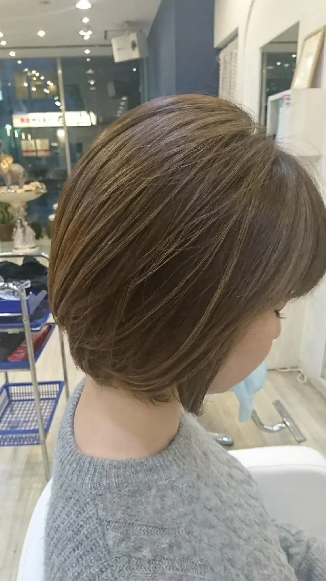 ショート カラー ベージュカラー ハイライトカラー ハイライト 池田 恵久美のヘアスタイル