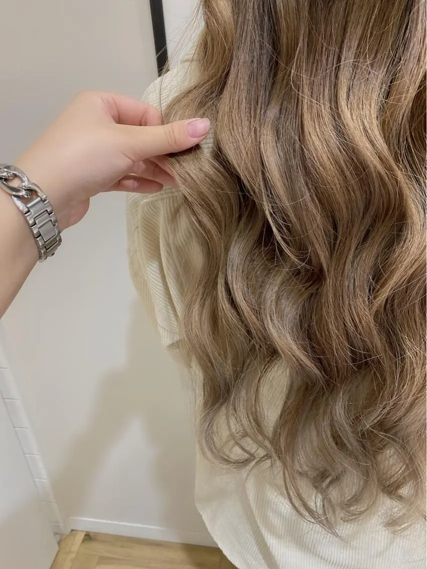 ロング カラー ベージュカラー nailist mana𖤐´-のネイルデザイン