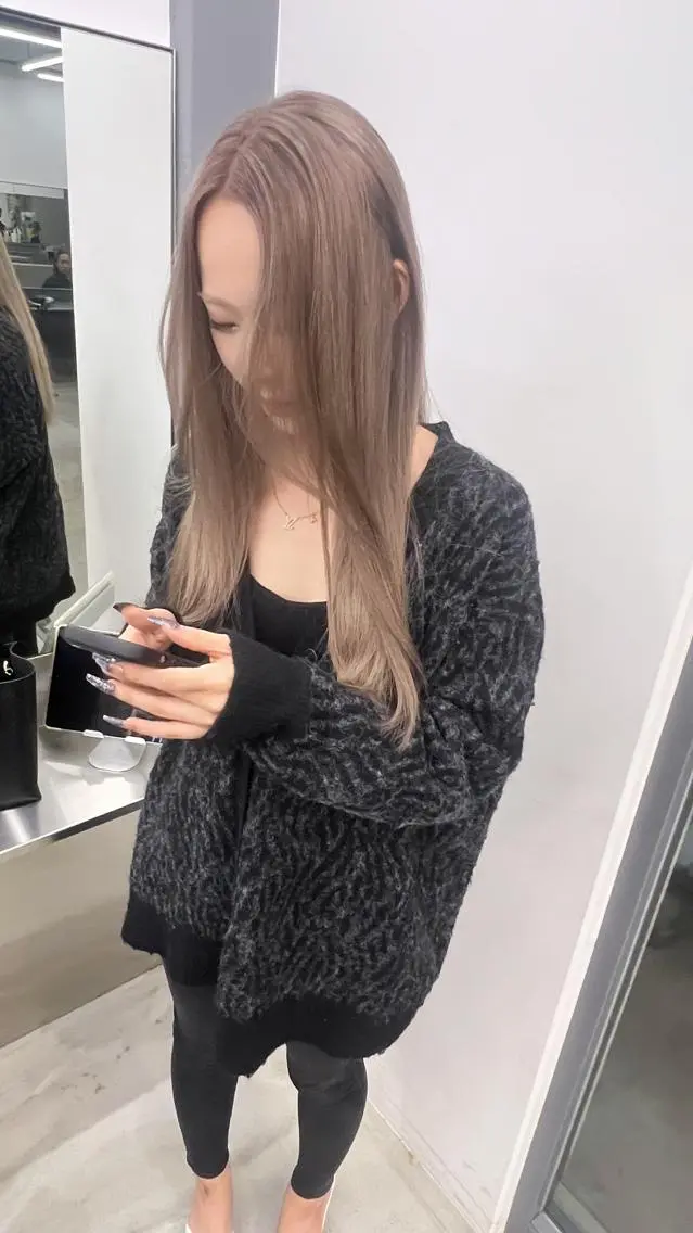 カラー バレイヤージュ ブリーチ ハイトーンカラー インナーカラー ブリーチなしカラー 小森春果/透け感/ ケラスターゼ/艶髪のヘアスタイル