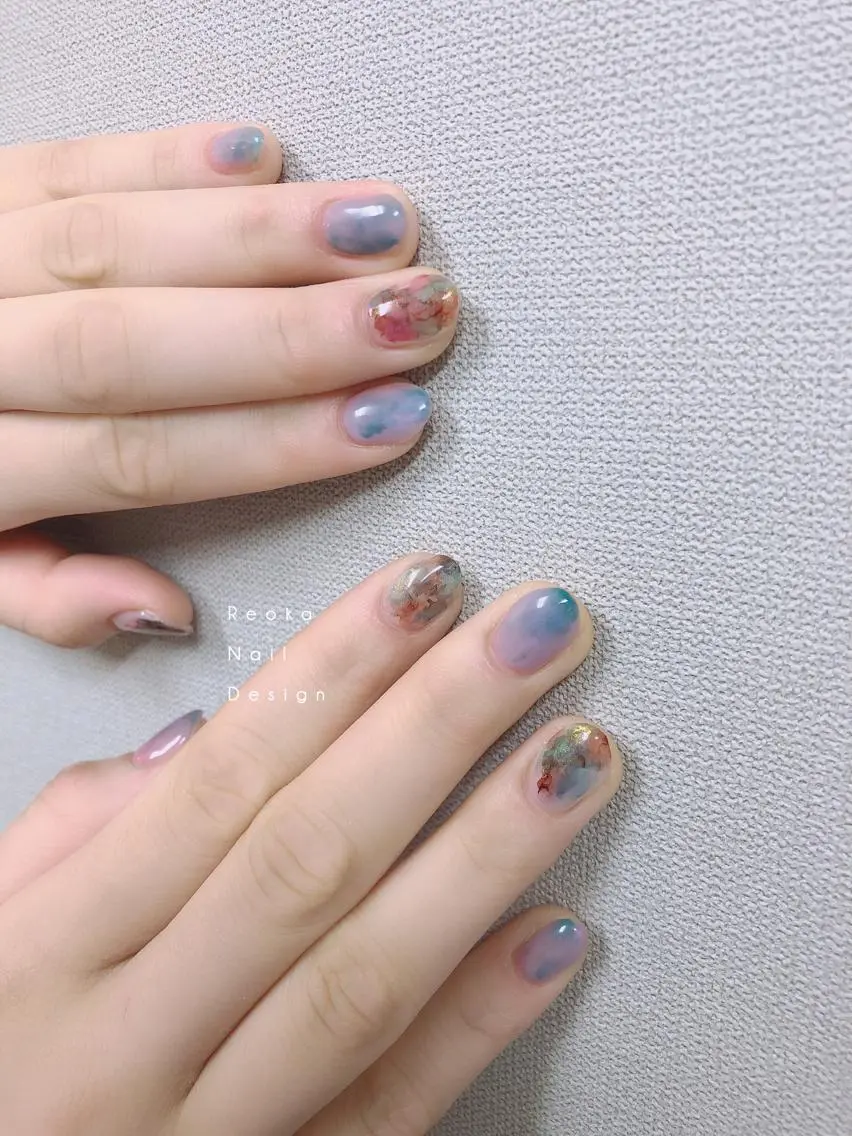 ミディアム ネイル Blowe ニュアンスのネイルデザイン