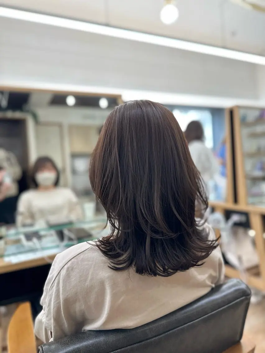 ミディアム カラー パーマ ヘアアレンジ メンズ キッズ ネイル マツエク・マツパ アイブロウ 似合せレイヤー/ 柔らか透明感カラーのヘアスタイル