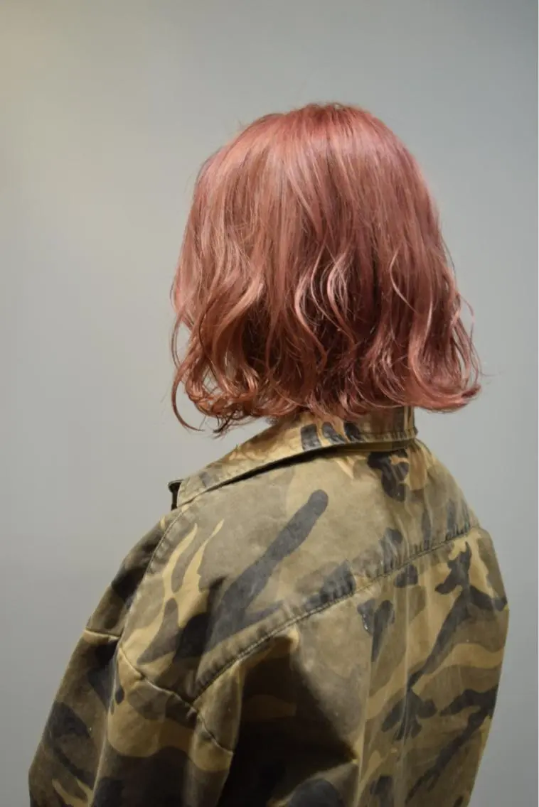 ミディアム カラー アッシュ ピンクカラー ワタナベ テルマサのヘアスタイル
