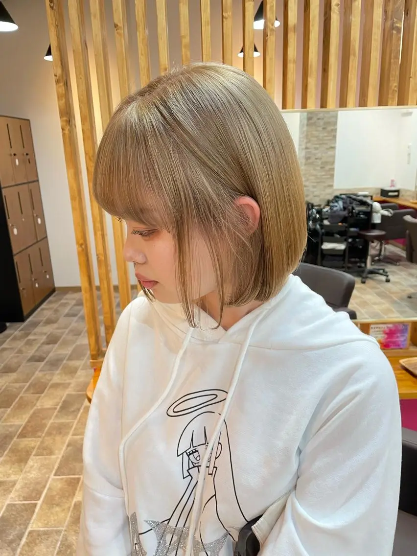 ミディアム カラー ブロンド ホワイトブロンド ヘアカラー YUI/ ブリーチカラー🌷のヘアスタイル