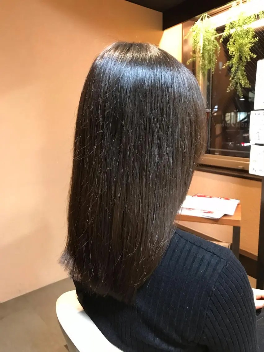 セミロング 縮毛矯正 ミディアム レイヤー 顔周り金山のヘアスタイル
