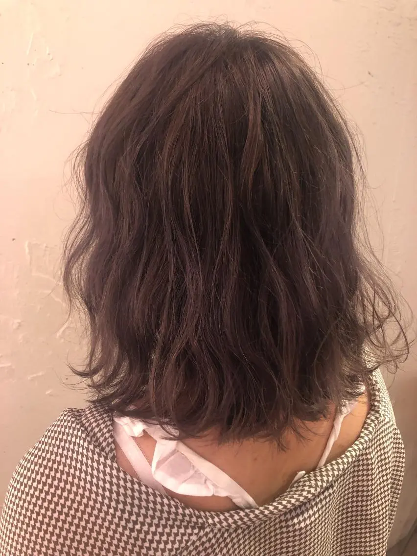 セミロング カラー 推しカラー オタク美容師 山本のヘアスタイル