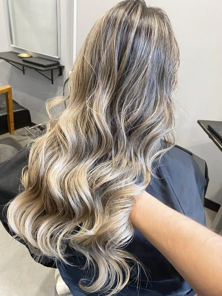 ロング カラー ヘアアレンジ ネイル マツエク・マツパ アイブロウ バレイヤージュ レイヤーカット ヘアカラー トリートメント 井上 一平のヘアスタイル