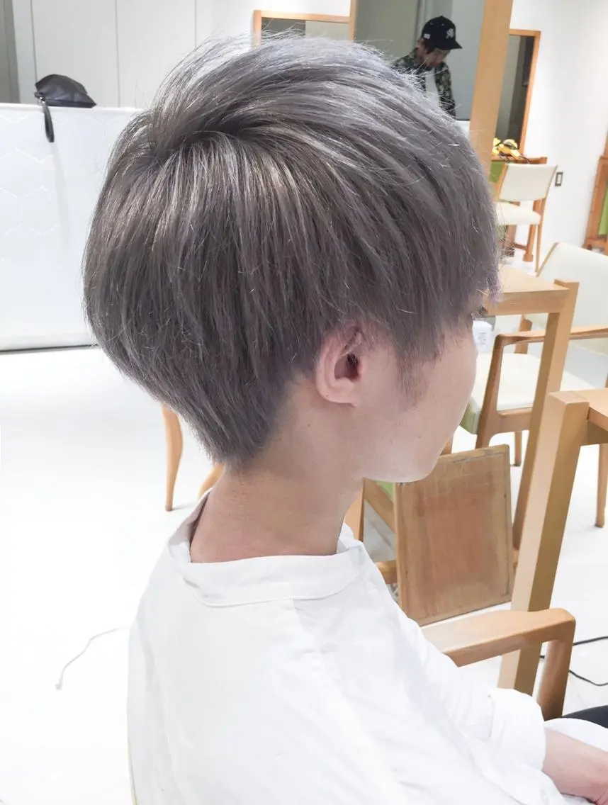 ショート カラー メンズ メンズブリーチ メンズハイトーン マッシュ アッシュ アッシュグレー DAYS Men’sのヘアスタイル