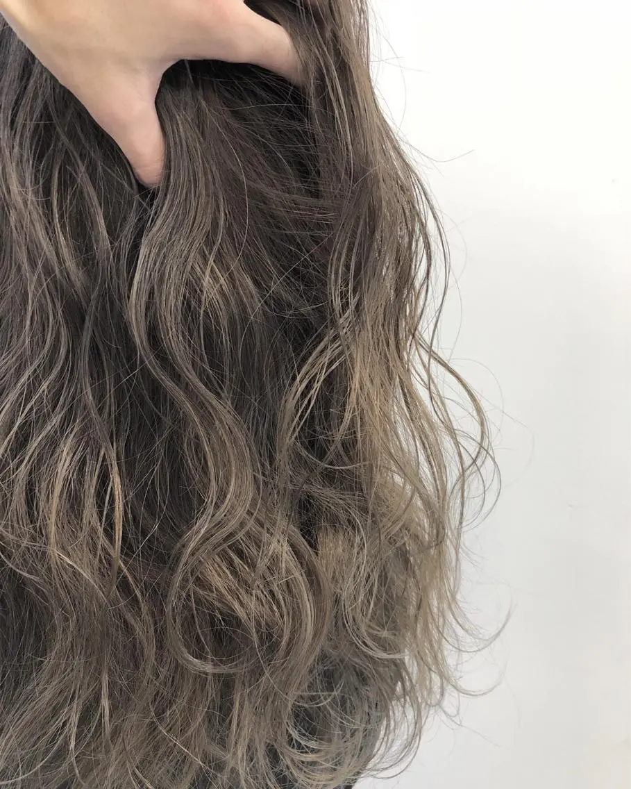 ミディアム カラー グラデーションカラー ハイライトカラー ハイライト ニシオカ タクヤのヘアスタイル
