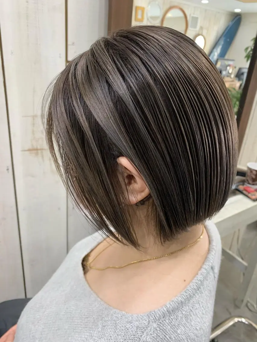 ショート カラー 鷺谷 玲奈のヘアスタイル