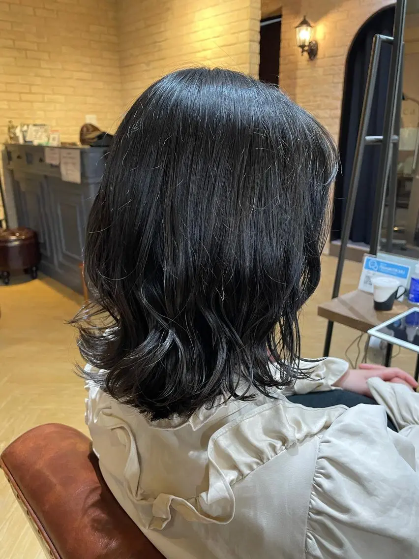カラー 黒髪 ブルーカラー ブルーブラック MIKU ナチュラルヘア✂️✨のヘアスタイル