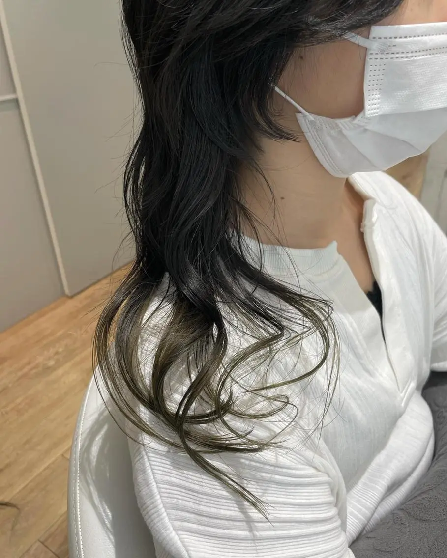 ミディアム カラー パーマ ヘアアレンジ メンズ キッズ ネイル マツエク・マツパ メンズブリーチ ブリーチ グラデーションカラー オリーブカラー グラデーション 🫧垢抜けヘア🫧 SHIORIのヘアスタイル
