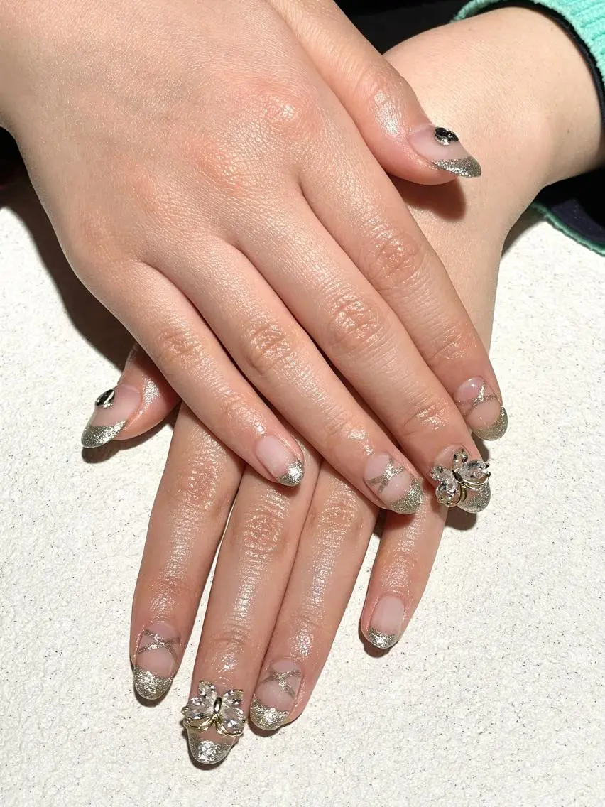ネイル フレンチネイル ゴールド 卒業式 ラメ(グリッター) マグネットネイル ハンドネイル フットネイル Aila.nail _F_AYUMIのネイルデザイン