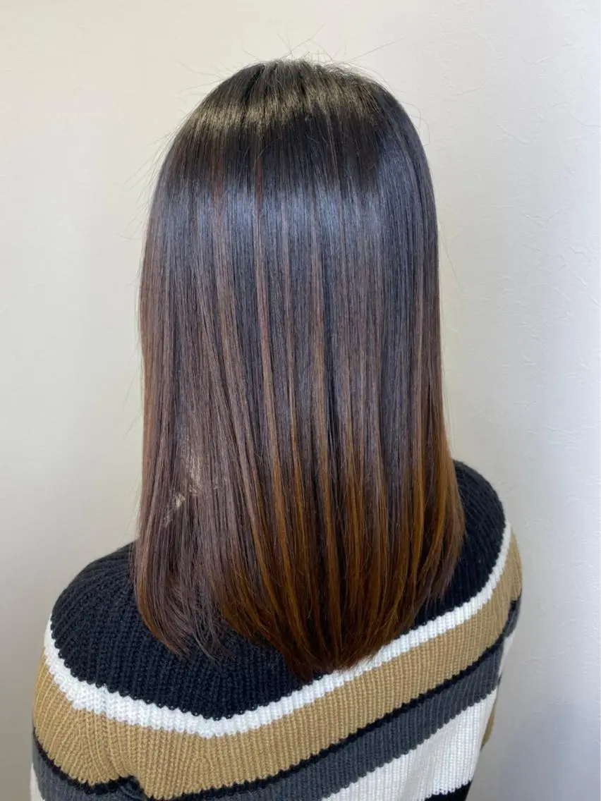 ミディアム カラー パーマ 髪質改善 アートディレクター 尾内 友美のヘアスタイル