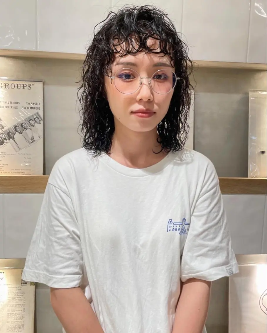 ミディアム パーマ ミディアムパーマ オン眉 カット パーマ トリートメント 村上雅人 ナチュラルモードのヘアスタイル