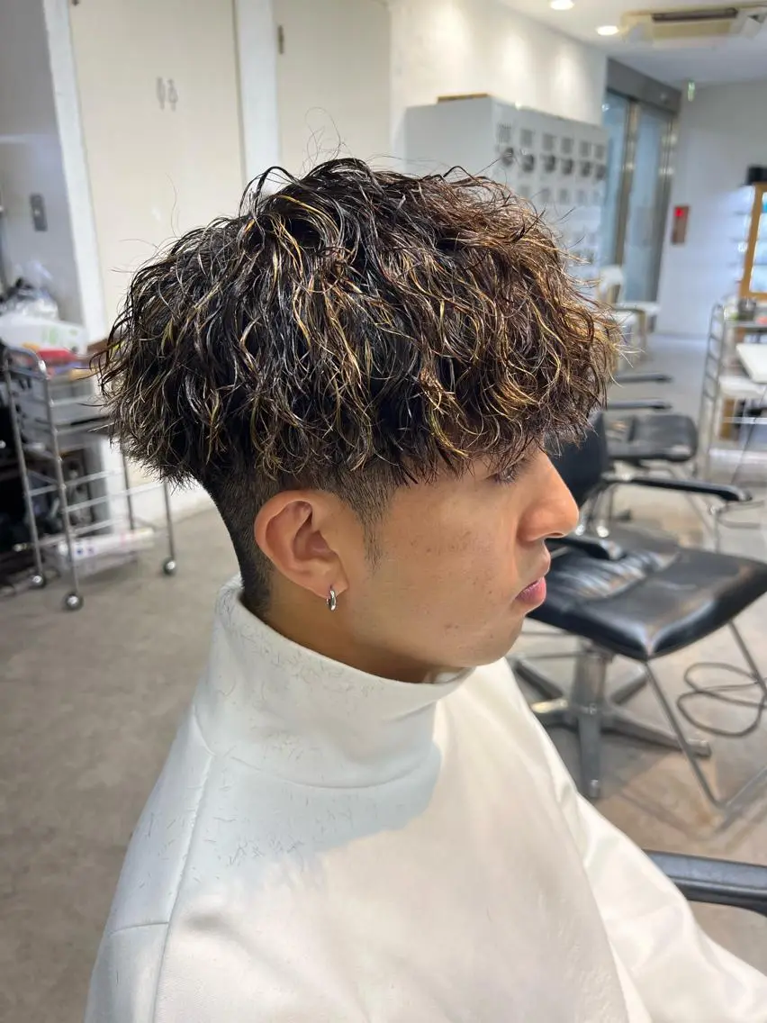 カラー パーマ ヘアアレンジ メンズ キッズ ネイル マツエク・マツパ アイブロウ 成人式 メンズハイライト メンズパーマ ハイライトカラー 成人式 カット パーマ トリートメント ショートヘア原宿 fifth コシのヘアスタイル