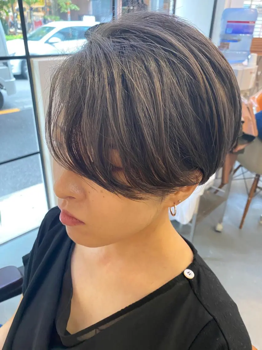 ショート カラー ハイライトカラー ハイライト ショートヘア 艶髪カラー&ウルフ フルカワ ヒロズミのヘアスタイル