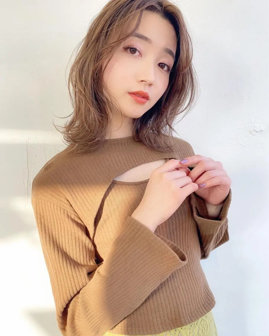 ミディアム レイヤーカット ウルフカット ウルフレイヤー 鎌倉 彩のヘアスタイル