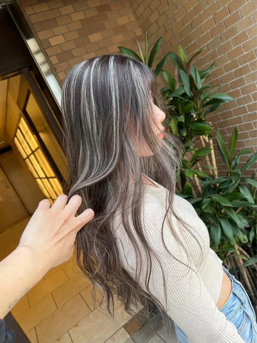 ロング カラー ダークグレー ダークグレージュ グレージュ ハイライトカラー ハイライト ヘアカラー トリートメント 指名数No.1 /NAOYAのヘアスタイル