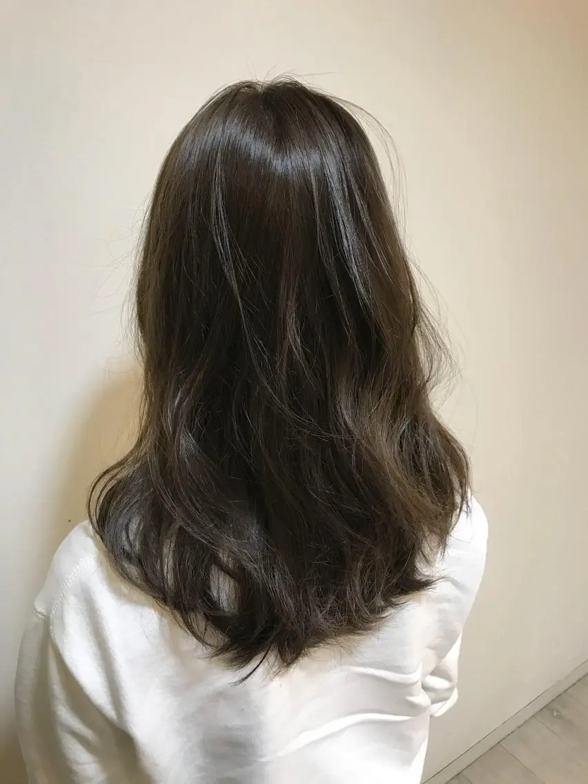 ロング カラー アッシュ イルミナカラー Miru by INCE HAIRのヘアスタイル