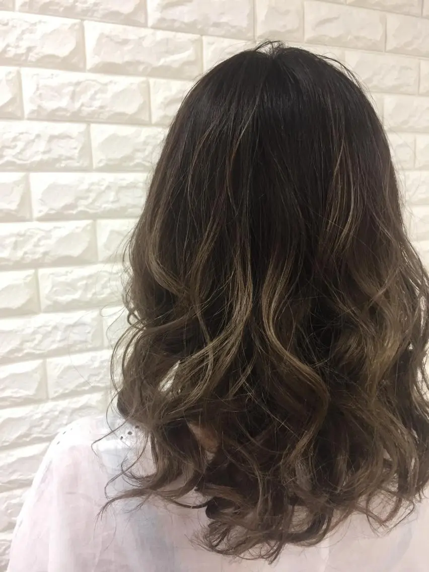 ロング カラー ベージュカラー グラデーションカラー 盛れるレイヤーカット 得意🌹井上美沙のヘアスタイル