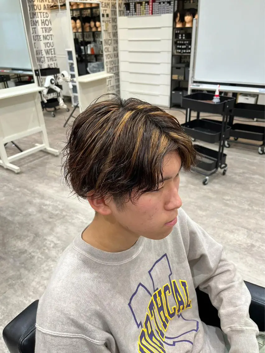 カラー パーマ メンズ メンズバレイヤージュ メンズブリーチ メンズハイライト メンズハイトーン メンズインナーカラー 【史上最高】口コミ No.1/ナツキのヘアスタイル
