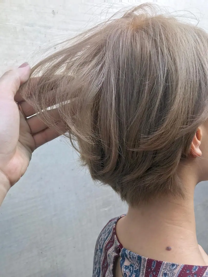 ショート カラー アッシュ ベージュカラー 色落ちまでキレイに! !女性サロンのヘアスタイル