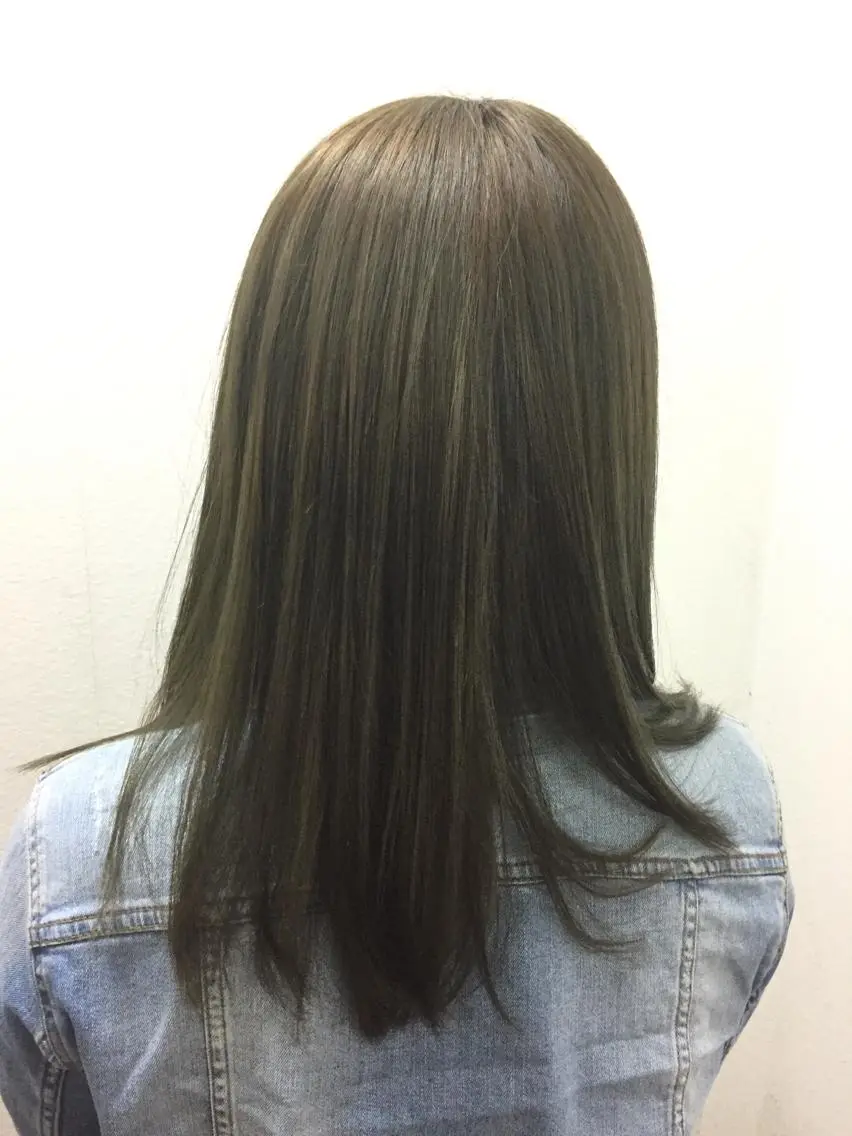 ミディアム カラー shi hoのヘアスタイル