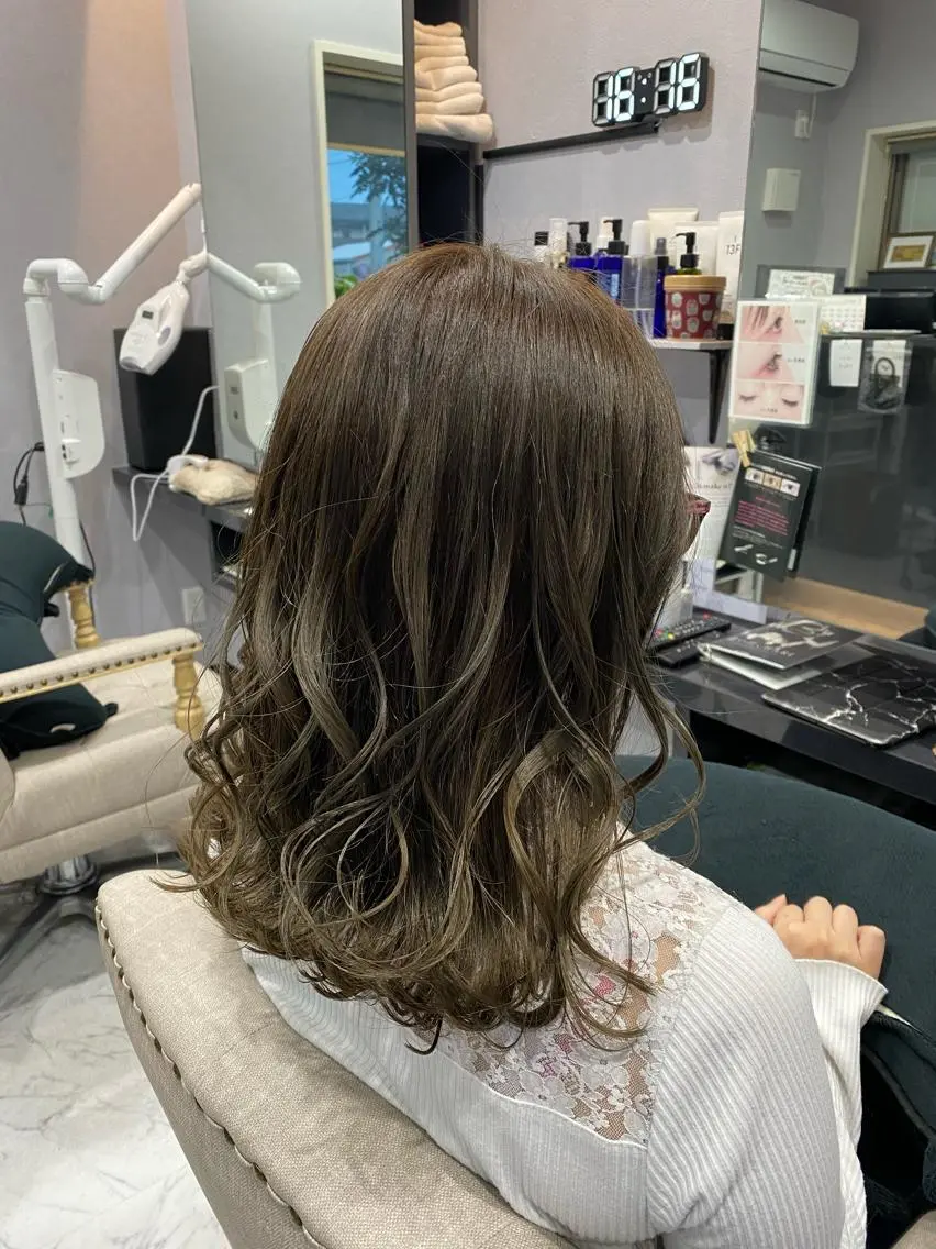 ミディアム カラー カット ヘアカラー トリートメント FAVORE 【ファヴォーレ】のヘアスタイル