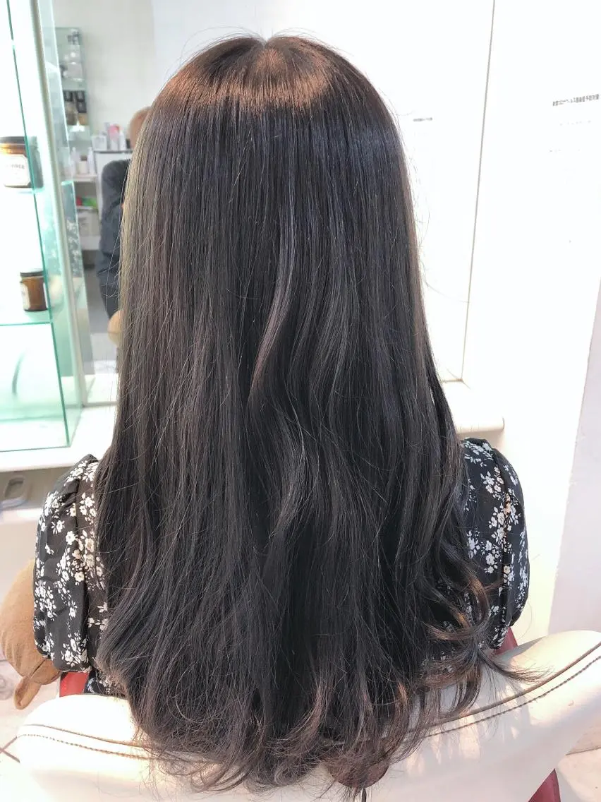 ロング カラー グレージュ 保住 亮太のヘアスタイル
