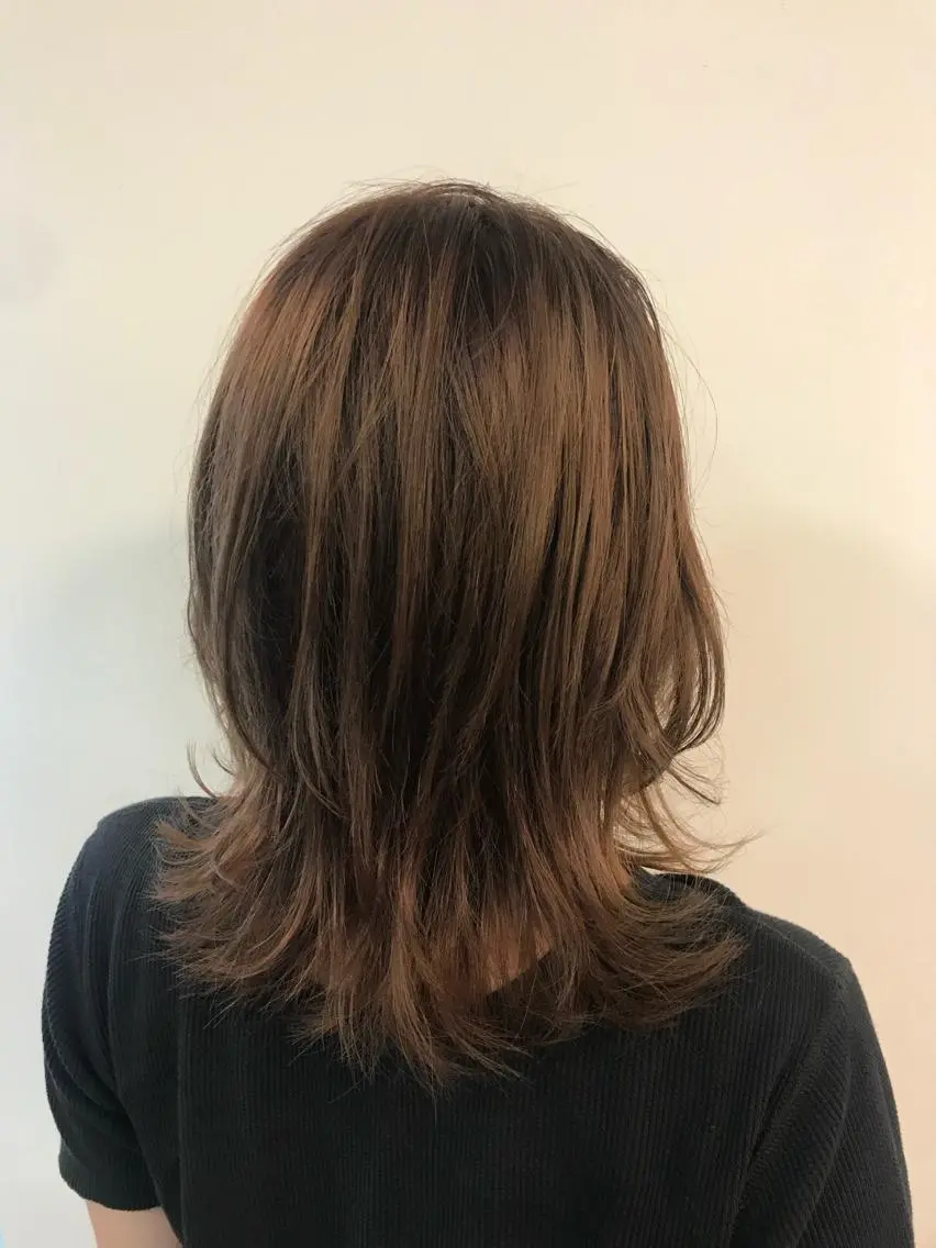 ミディアム アッシュ レイヤーカット カット ヘアカラー トリートメント 河野 行史のヘアスタイル