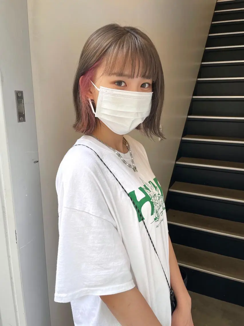 ミディアム カラー ベージュカラー ブリーチ ミルクティーベージュ ピンクカラー カット ヘアカラー wカラー 指名No1かけるのヘアスタイル