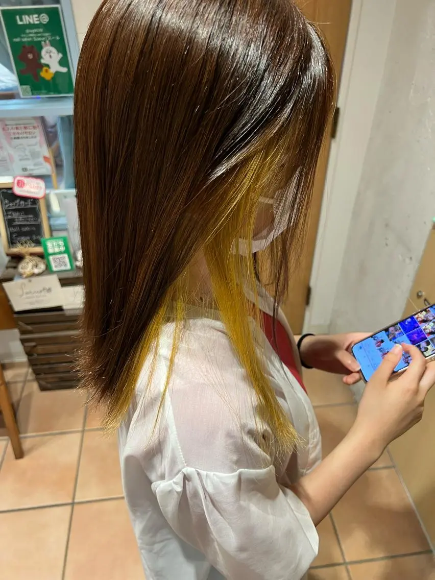 ミディアム イエローカラー くらかず あやねのヘアスタイル