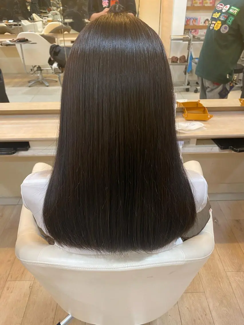 セミロング カット 縮毛矯正 トリートメント 💎髪質改善💎艶髪 💎ブリーチ💎津村のヘアスタイル