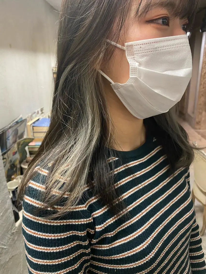 セミロング カラー インナーカラー お任せヘア☘️☘️ 及川渚のヘアスタイル